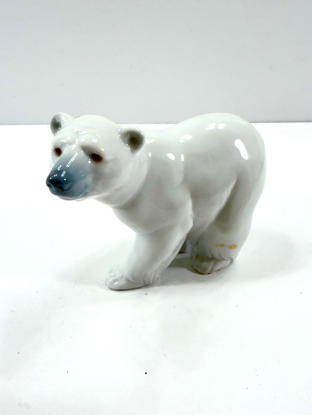 LLADRO Attentive Polar Bear Figurne #1207 Made In Spain Retired Vintage